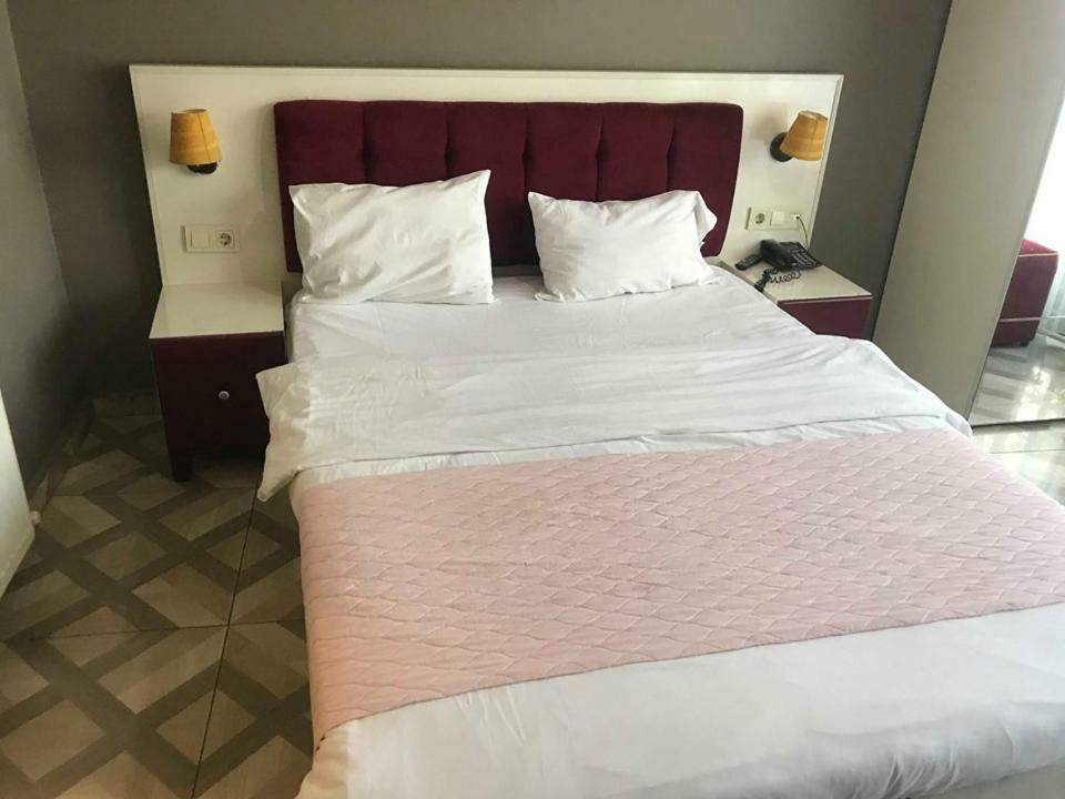 Almond Hill Aparthotel Istanbul Ngoại thất bức ảnh